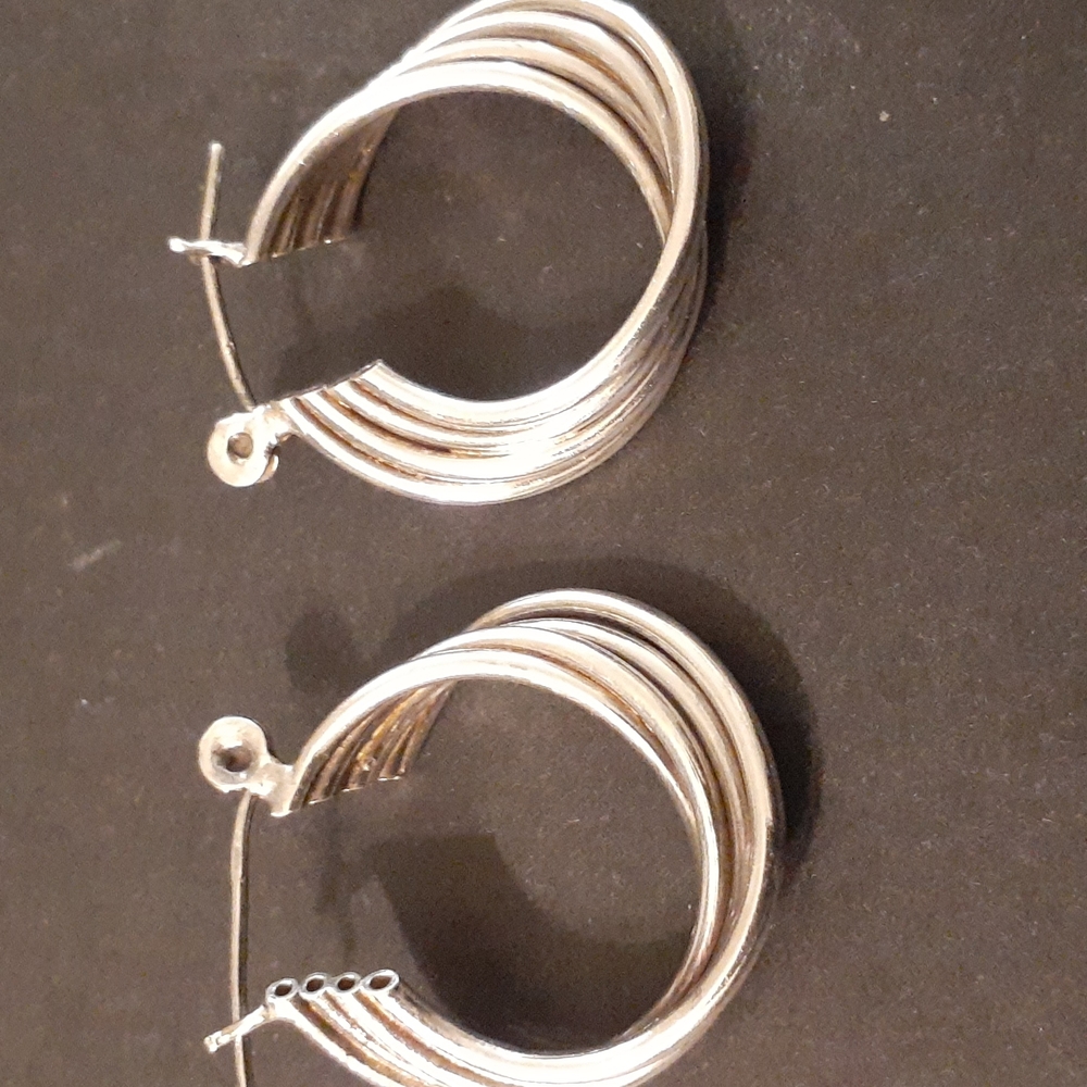 STERLING HOOPS SWIRL 3D EARRINGS
